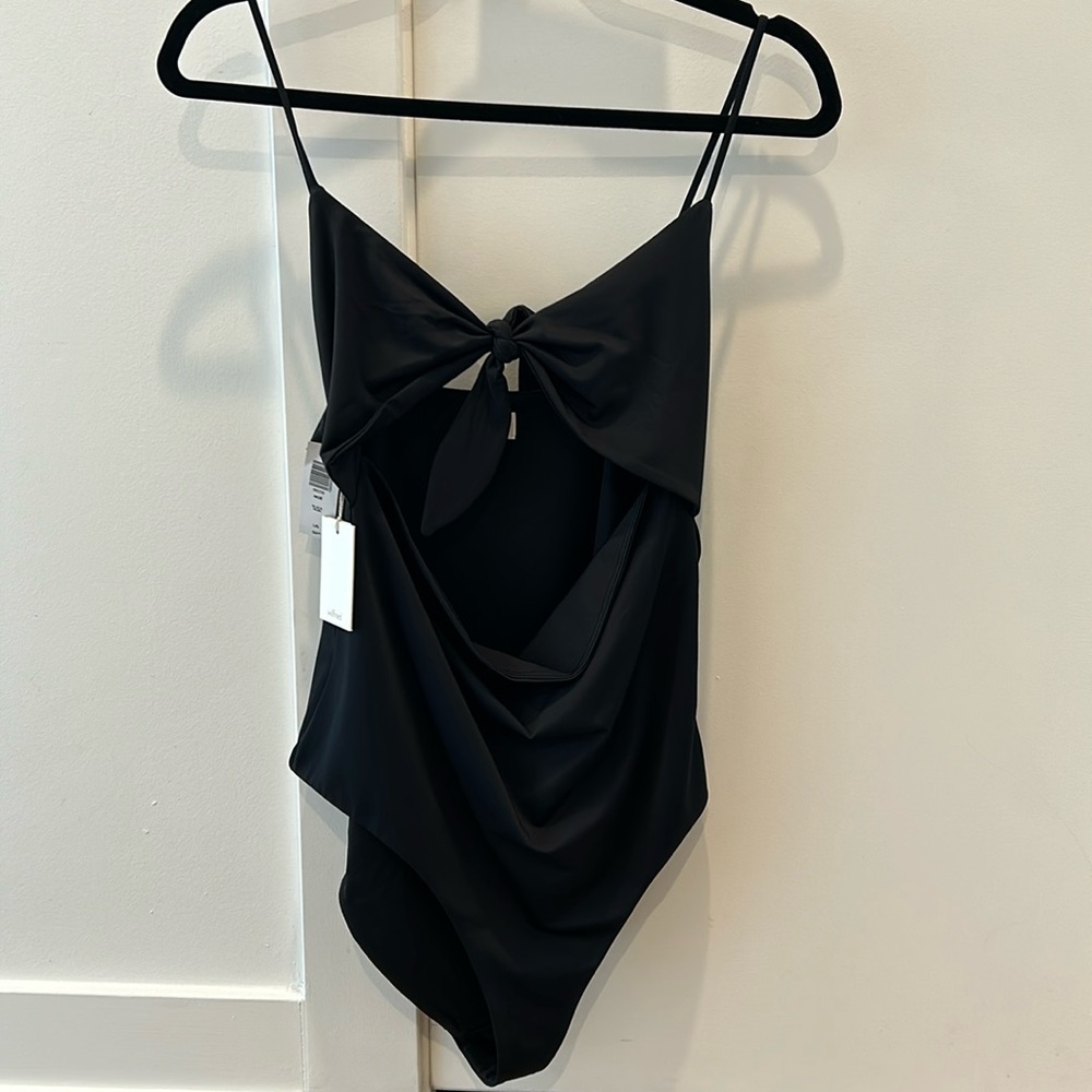 Aritzia Wilfred Noe Toe Front Bodysuit